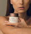 Crema reparadora antienvejecimiento que ayuda a eliminar líneas de expresión y arrugas faciales.
